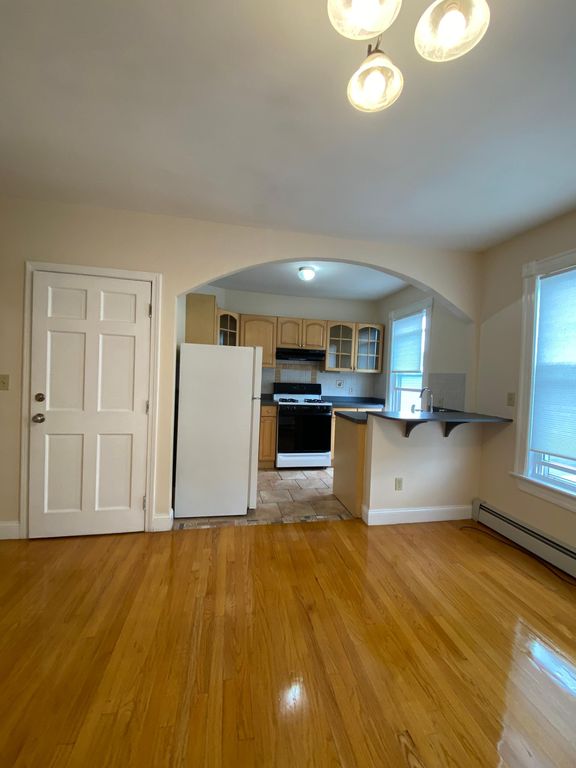 11 6th St #3, Cambridge, MA 02141