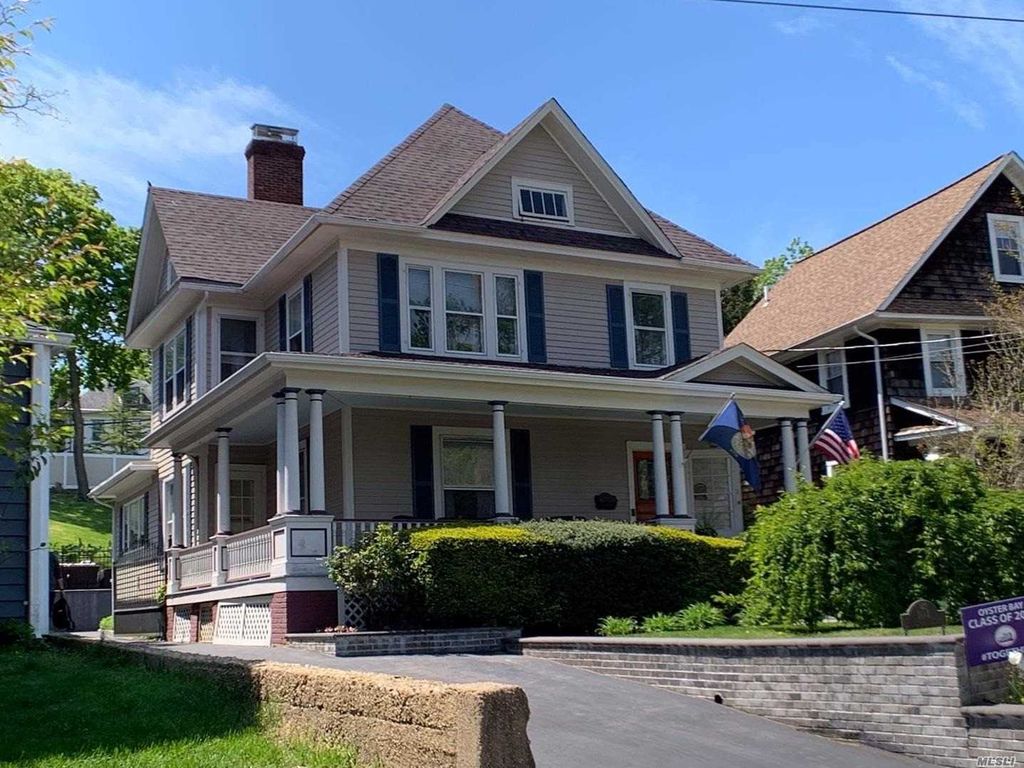 104 Lexington Ave, Oyster Bay, NY 11771