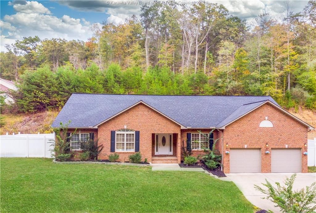 520 Beacon St, Winfield, WV 4 Bed, 3 Bath SingleFamily Home 30