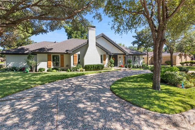 6051 Circleview Dr, North Richland Hills, TX 76180