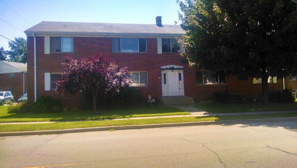 827 E Cecil St, Neenah, WI 54956
