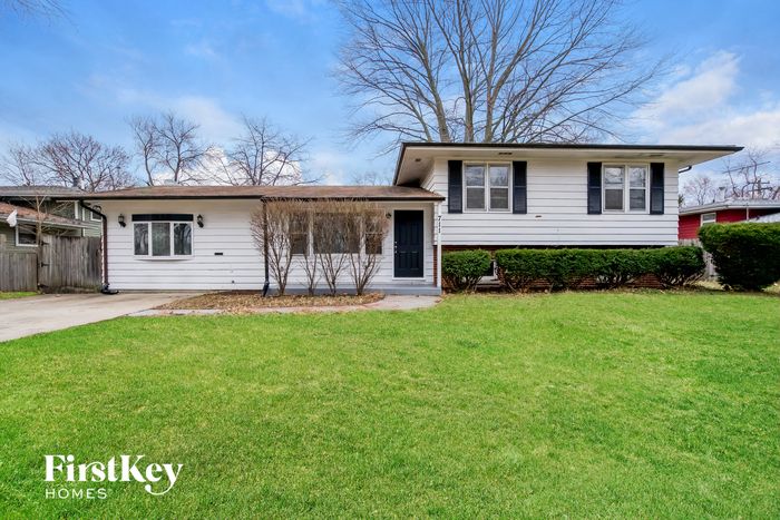 711 N Evanslawn Ave, Aurora, IL 60506