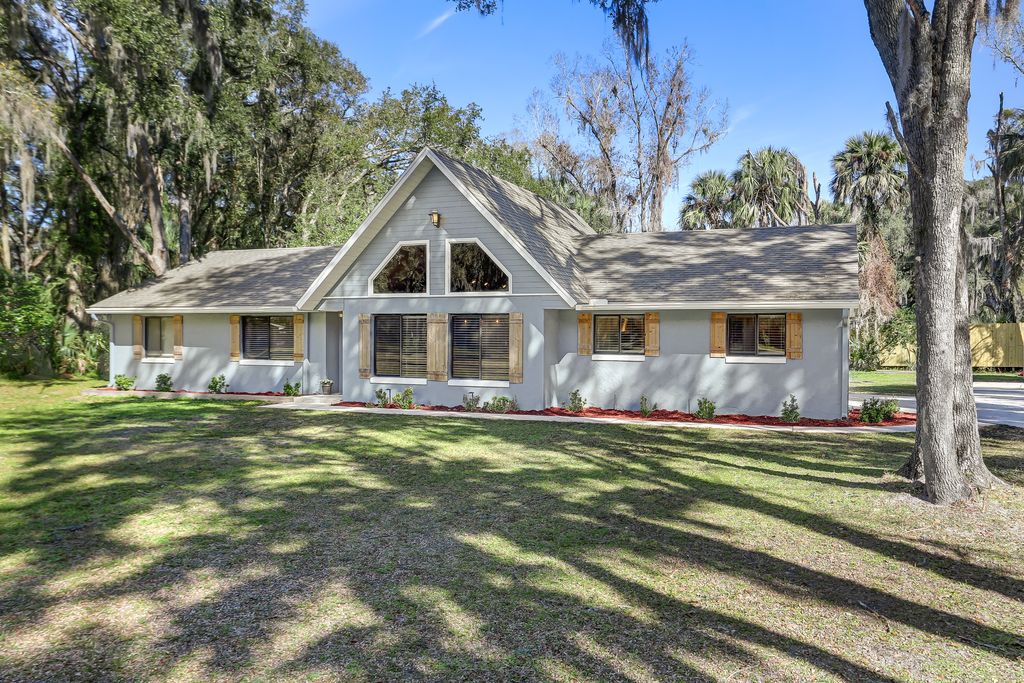 102 Tuscawilla Rd N, San Mateo, FL 3 Bed, 2 Bath SingleFamily Home