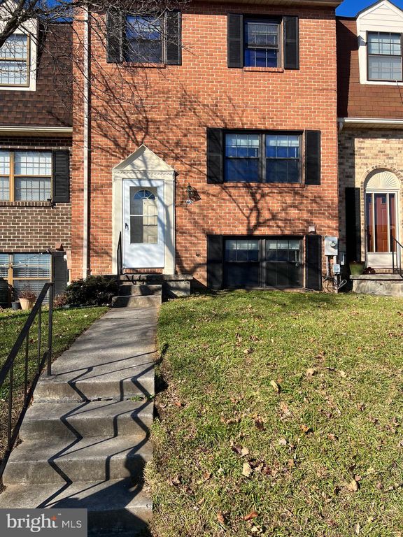 40 Clinton Hill Ct, Catonsville, MD 21228