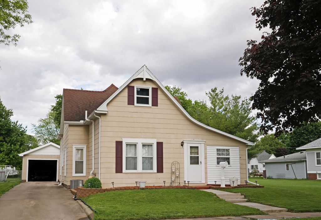 5 N Richman St, Villa Grove, IL 61956 Trulia