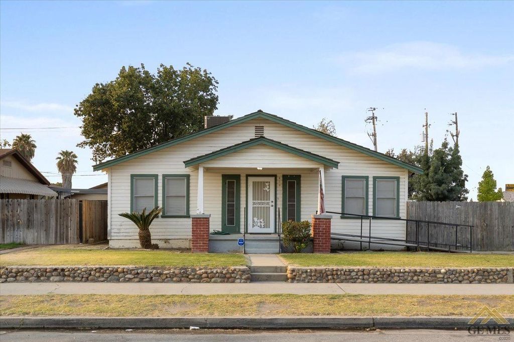 819 Woodrow Ave, Bakersfield, CA 93308