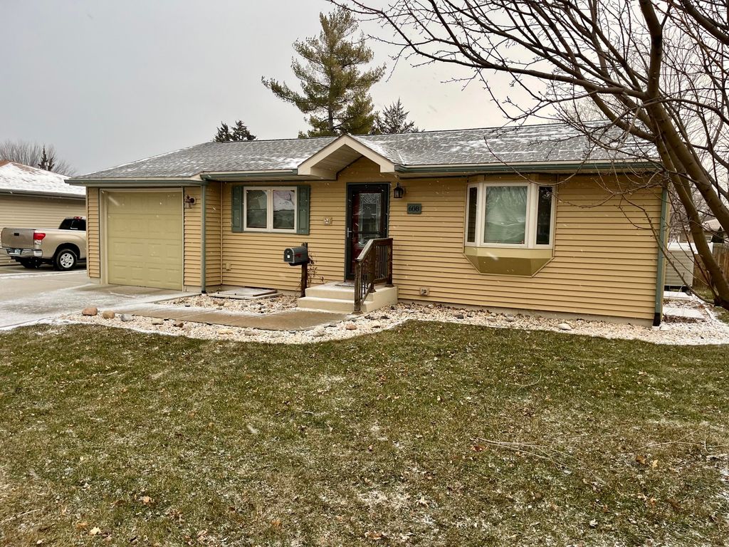 608 S  Isadore St, Mitchell, SD 57301