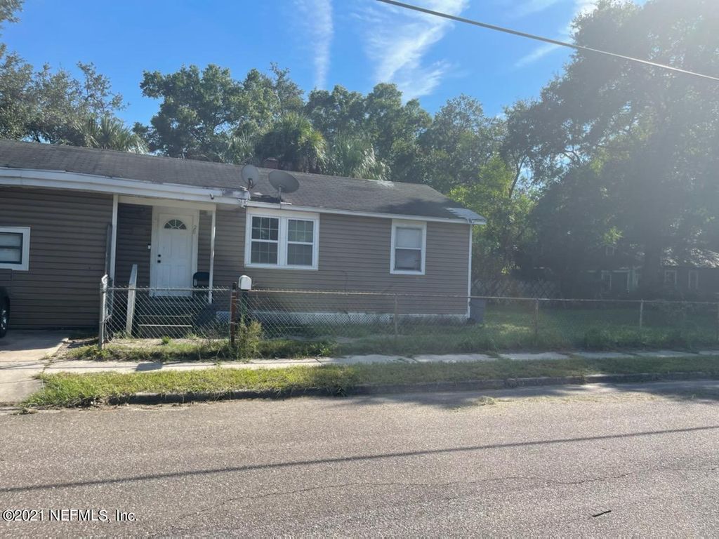 2070 Danese St, Jacksonville, FL 32206