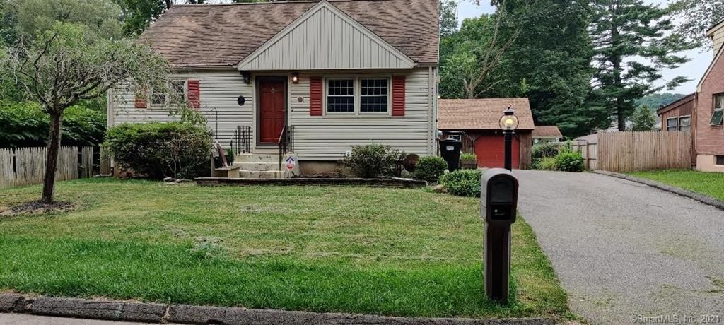 4 Pheasant Dr, Meriden, CT 06451