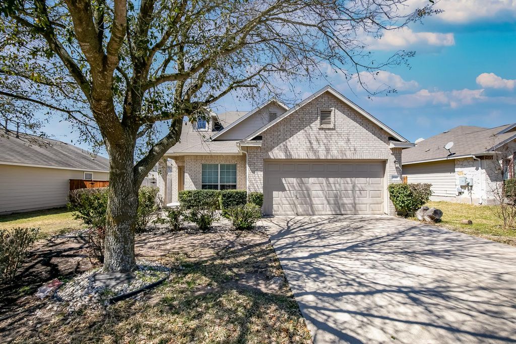 1110 Concan Dr, Hutto, TX 78634