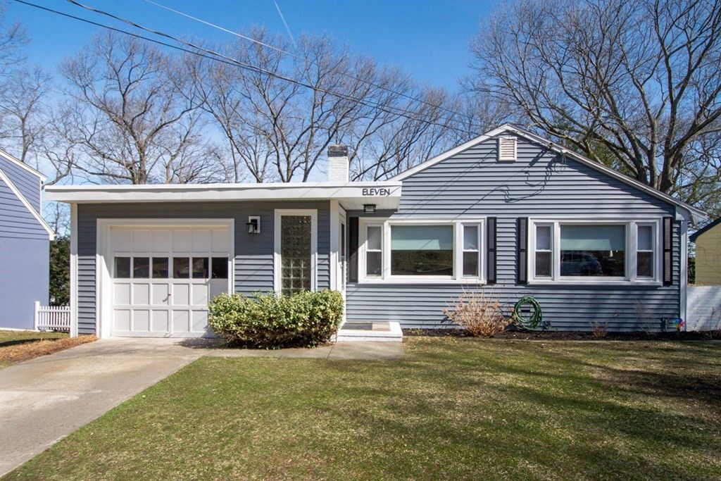 11 Bellaire Rd, West Roxbury, MA 02132