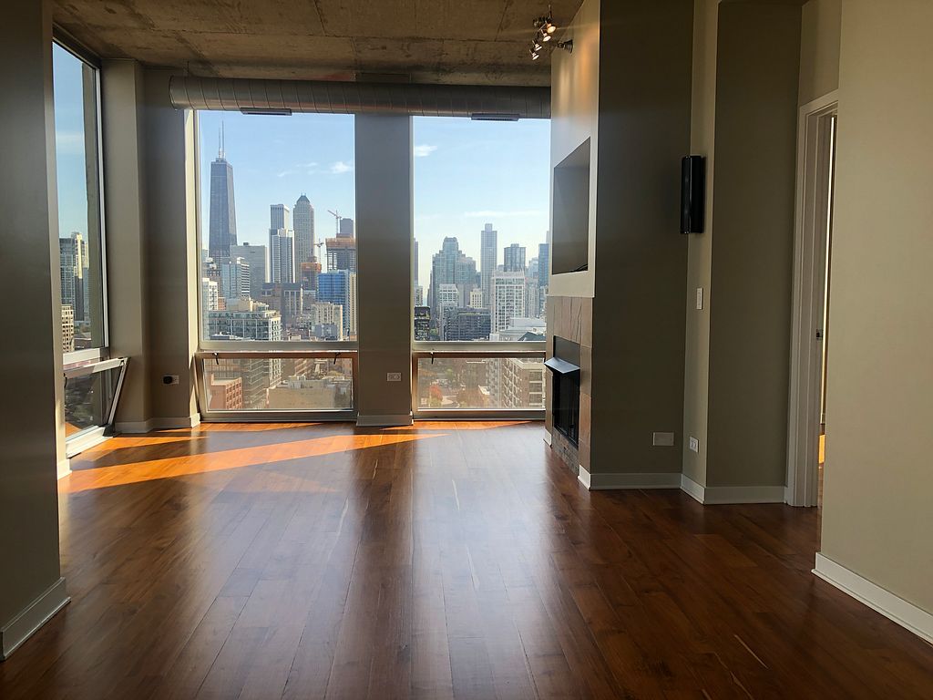 700 N Larrabee St #1807, Chicago, IL 60654