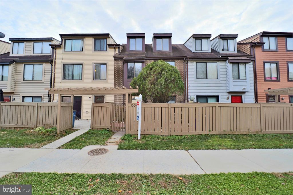 10046 Forest View Pl, Montgomery Village, MD 20886