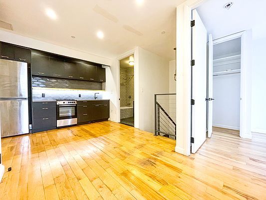 1816 Gates Ave #1L, Ridgewood, NY 11385