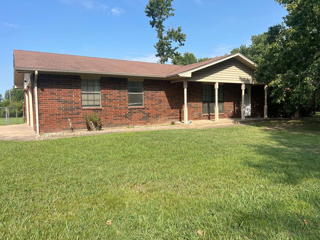 321 Capitol St, Fort Gibson, OK 74434