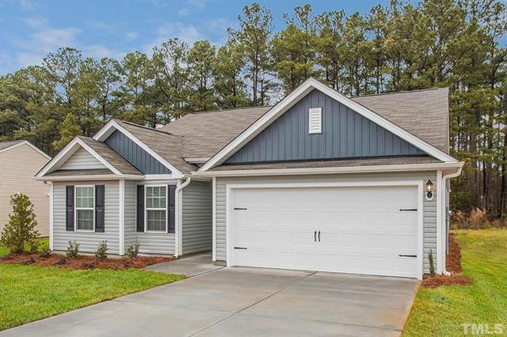 100 Hallow Dr, Youngsville, NC 27596