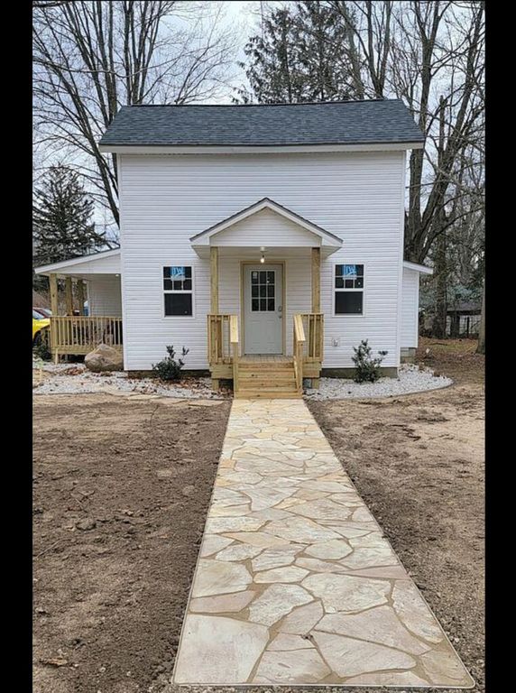 235 Bangor St, Bangor, MI 49013