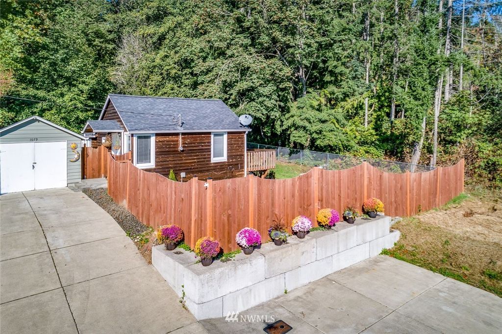 1079 Dorothy Ave NW, Bremerton, WA 98312