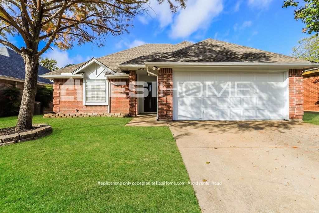 6333 S Chesterfield Dr, Fort Worth, TX 76179