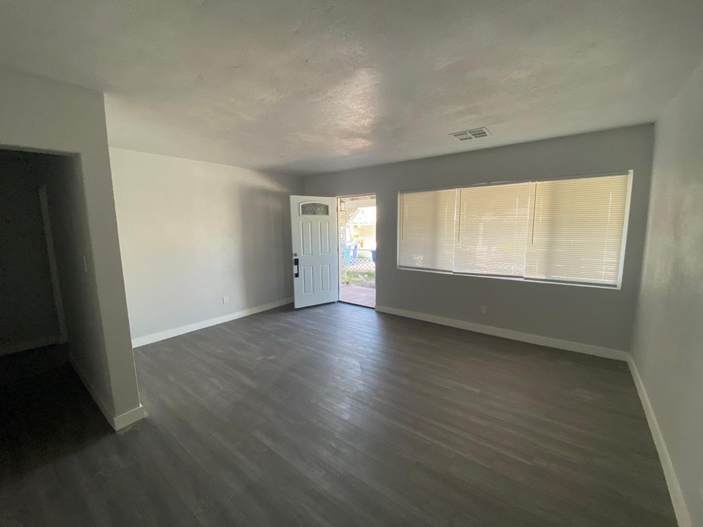 1621 Thelma Ln, Las Vegas, NV 89104