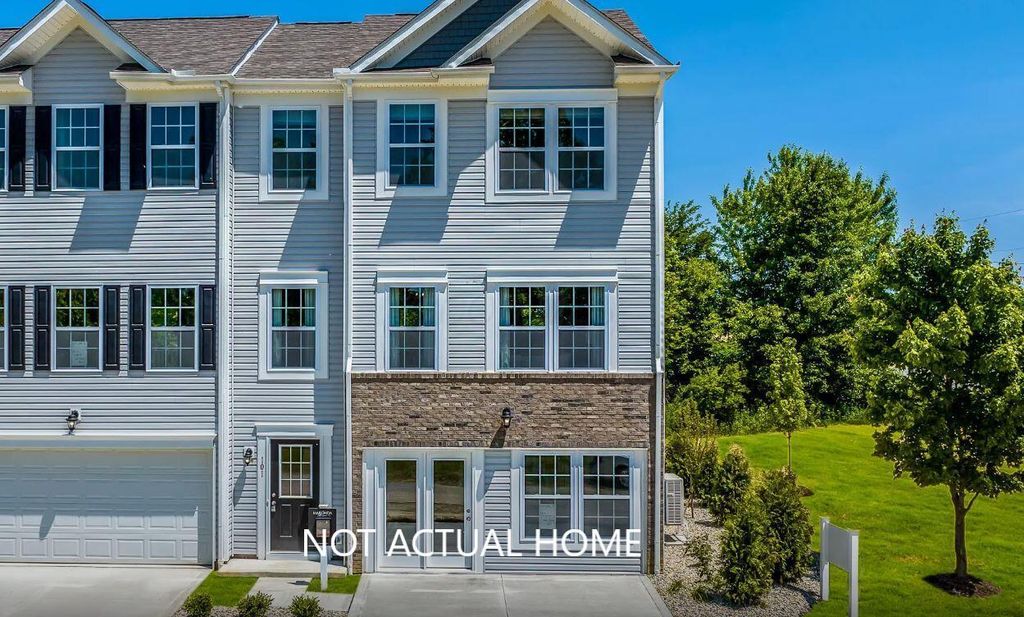 137 Dusky Willow Dr, Etna, OH 43068