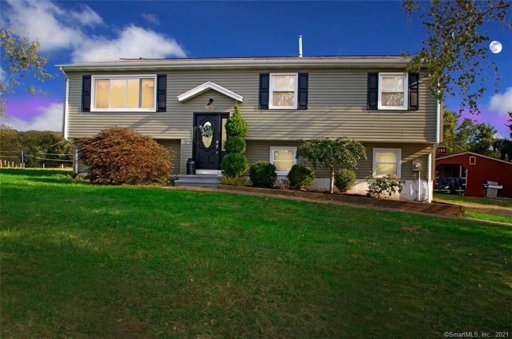 8 Meadow Dr, Oxford, CT 06478