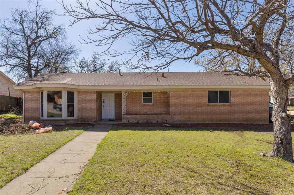 128 Stonegate Ct, Bedford, TX 76022