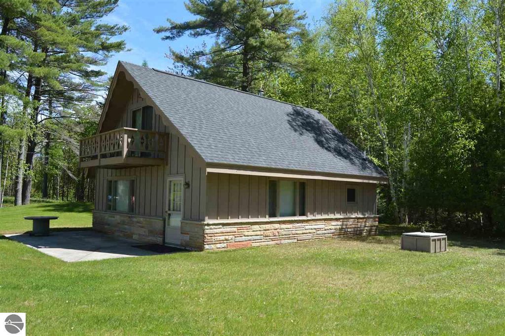 5389 Champs Elysees Rd, Gould City, MI 49838
