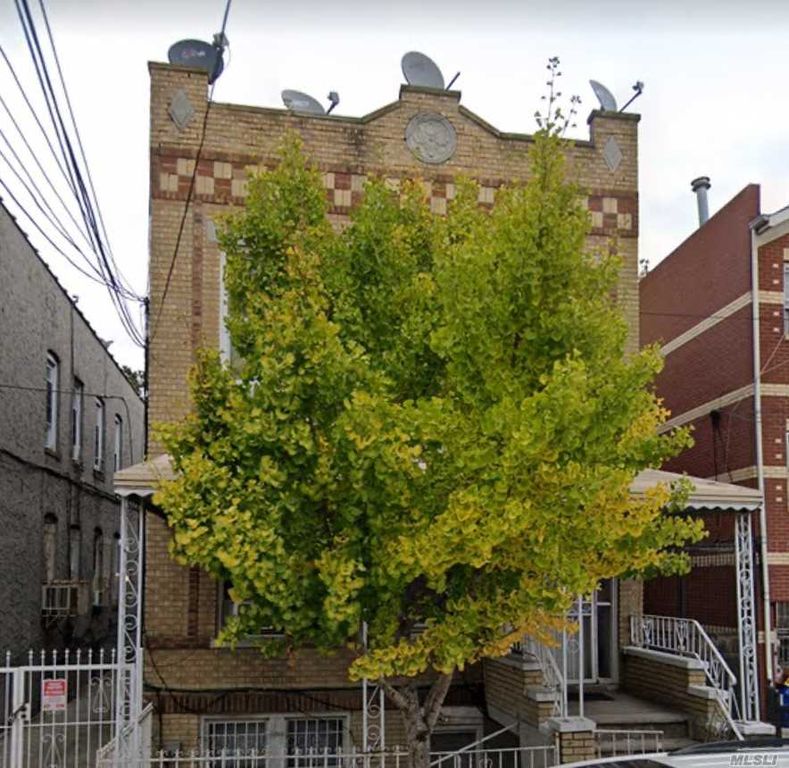 35-33 103rd St, Corona, NY 11368