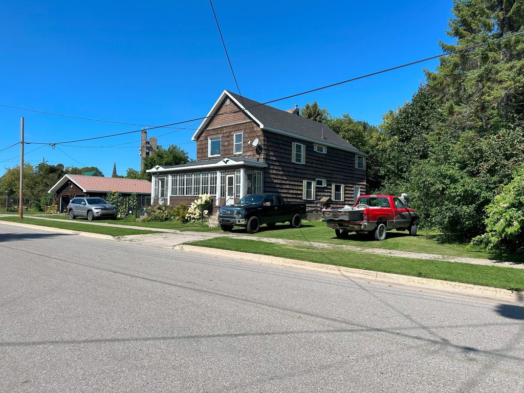 511 Cedar St, Sault Sainte Marie, MI 49783 Trulia