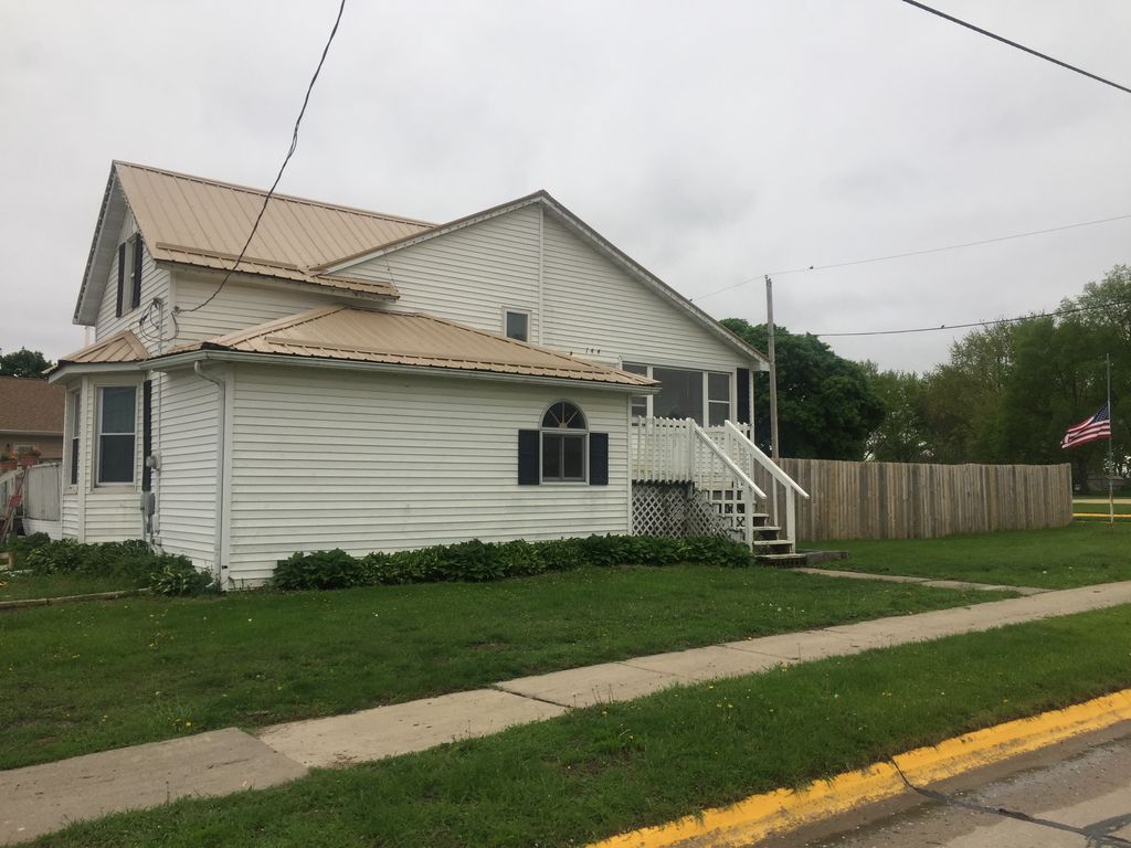 144 Roosevelt St, IA 52202 Trulia