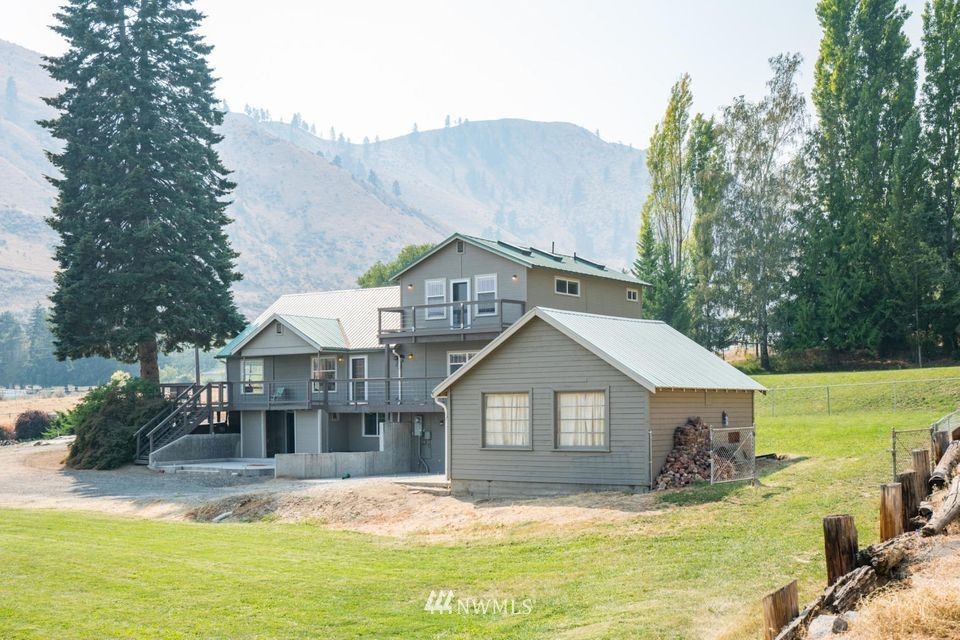 525 Sage Hills Dr, Wenatchee, WA 98801