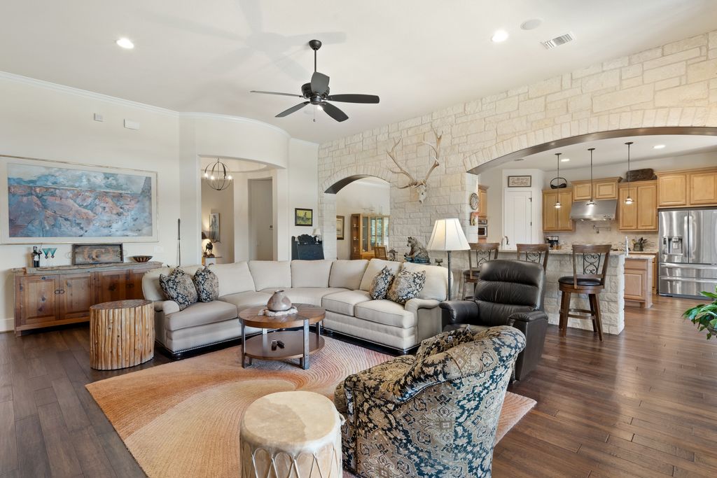 300 Rugged Earth Dr, Austin, TX 78737