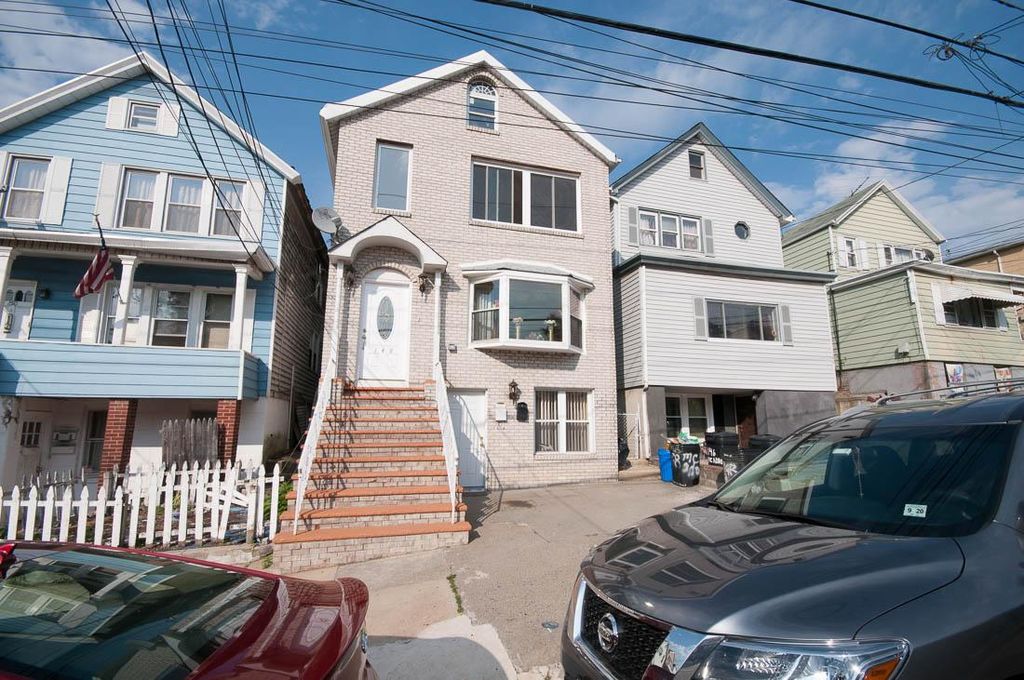 148 McAdoo Ave #2, Jersey City, NJ 07305