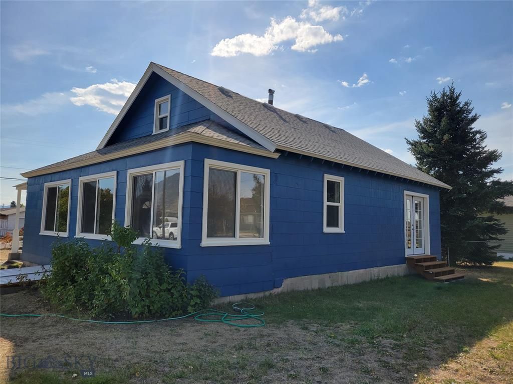 2809 Continental Dr, Butte, MT 59701
