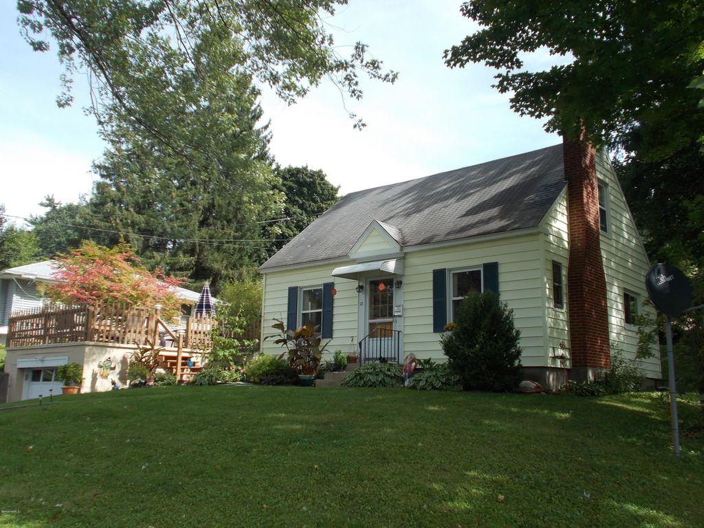 12 Riverview Dr, Dalton, MA 3 Bed, 1 Bath SingleFamily Home 3