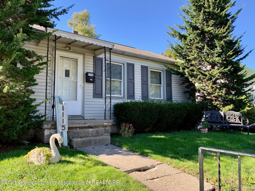 1115 Cawood St, Lansing, MI 48915