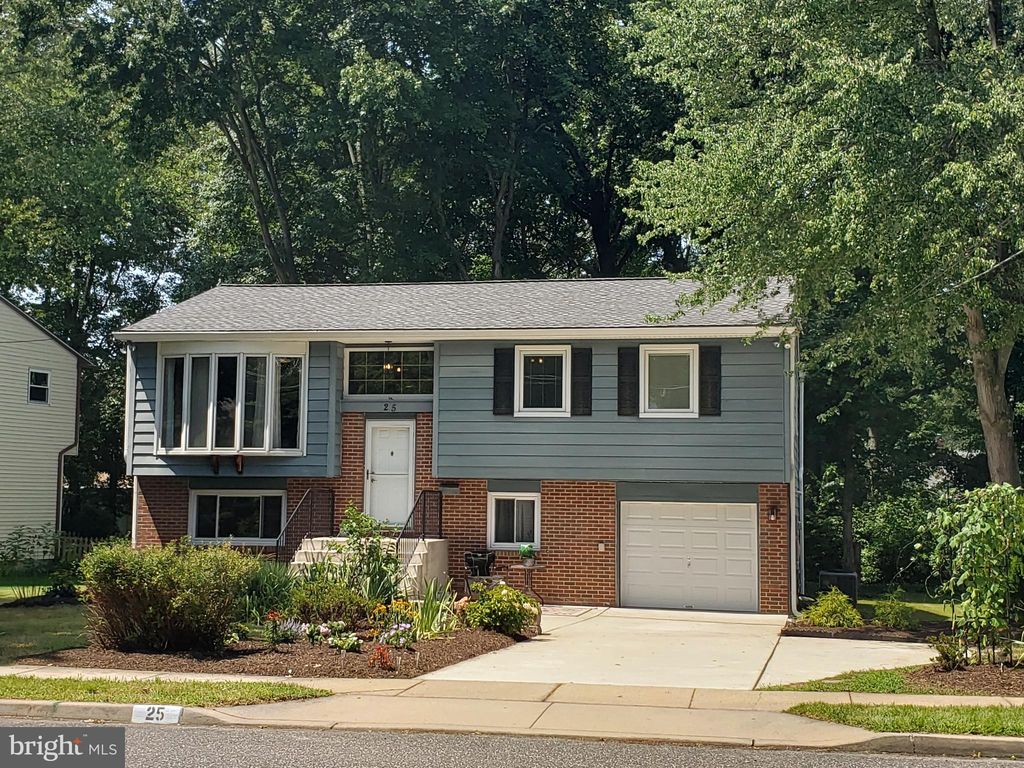 25 Greenvale Rd, Cherry Hill, NJ 08034