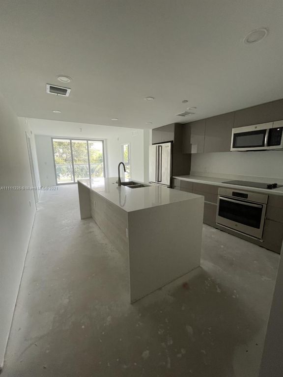 13800 Highland Dr #309, Miami, FL 33181
