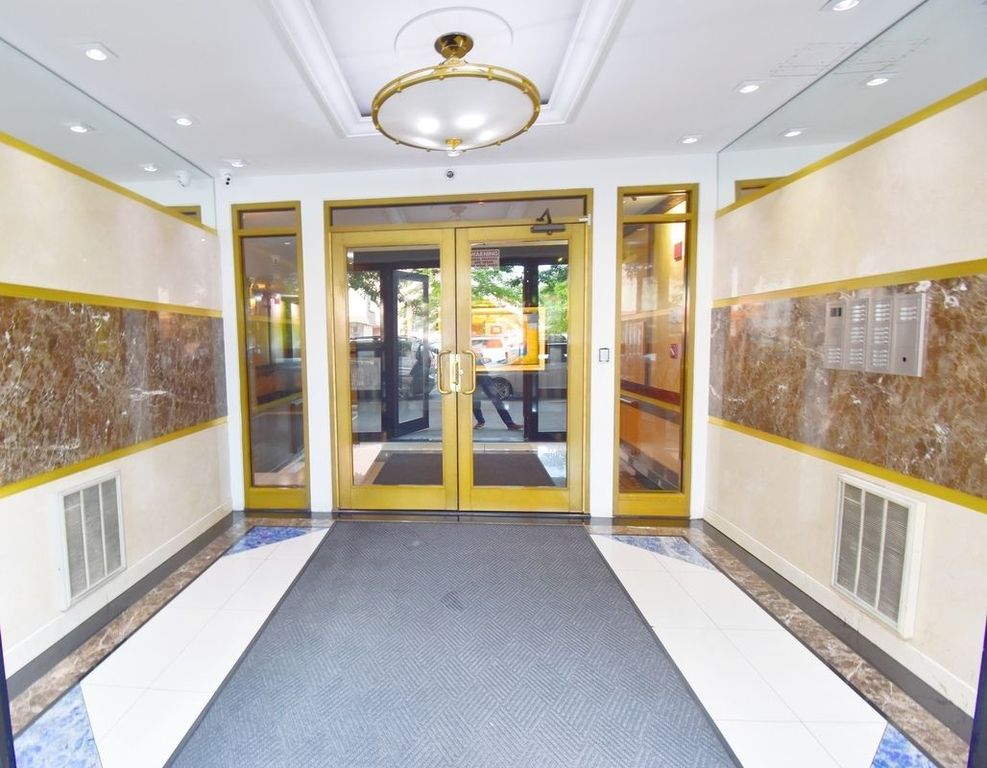 379 Kings Hwy #3E, Brooklyn, NY 11223