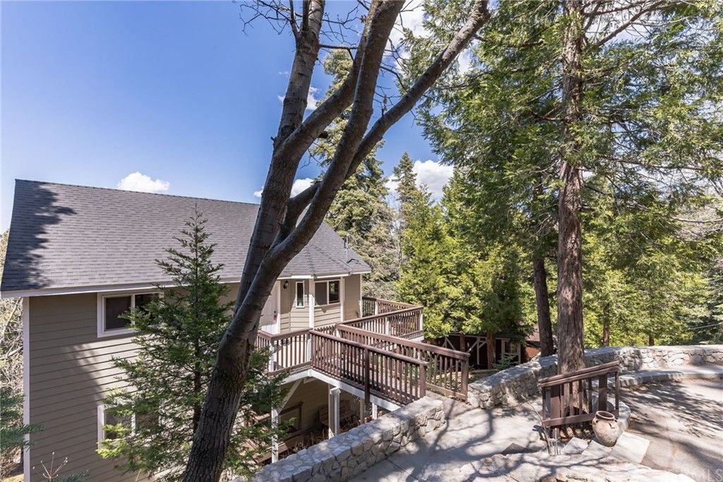 28679 Shenandoah Dr, Lake Arrowhead, CA 92352