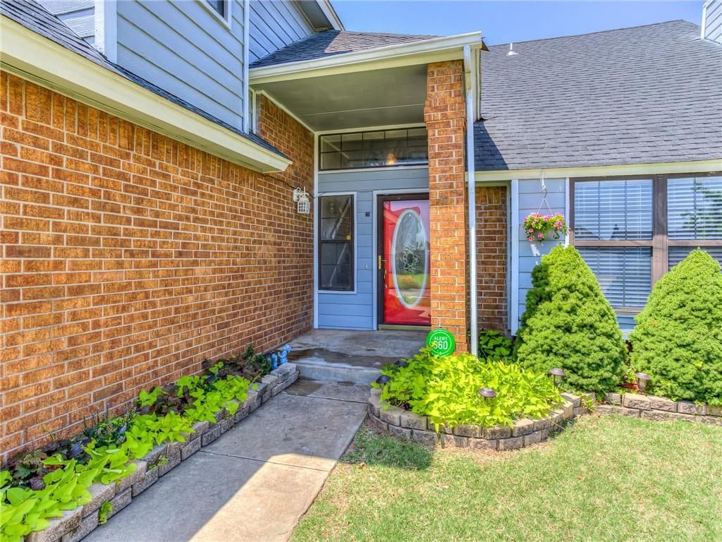 9209 Buttonwood Ave, Moore, OK 73160