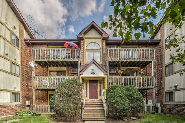 435 Berkshire Dr #14, Crystal Lake, IL 60014