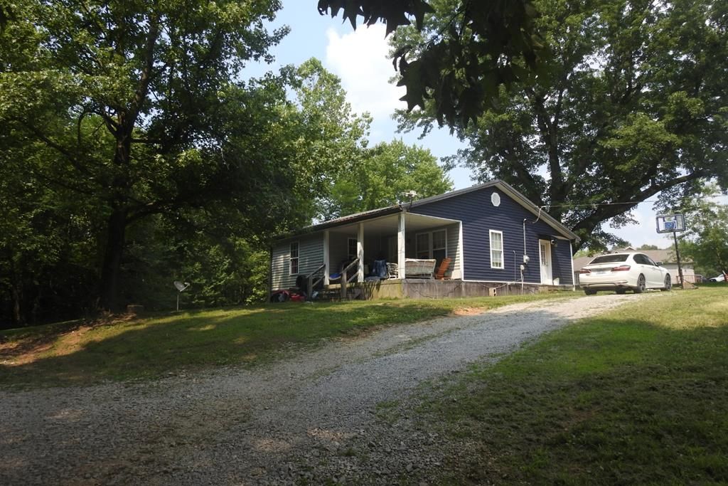 511 Henderson Ave, Centertown, KY 42328