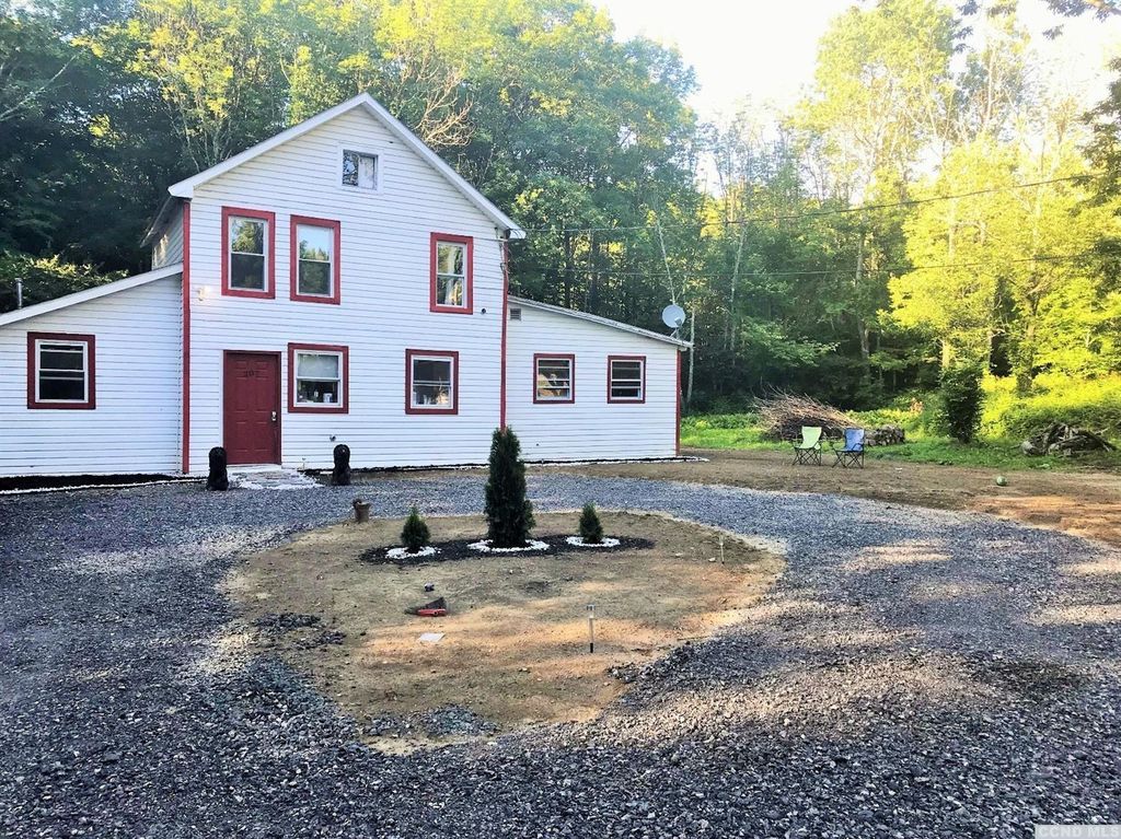 207 N Lake Rd, Tannersville, NY 12485 4 Bed, 2 Bath SingleFamily
