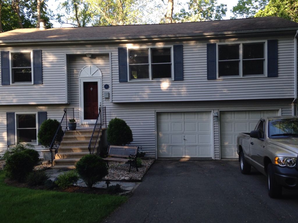 38 E Fowler Ave, Middletown, CT 06457