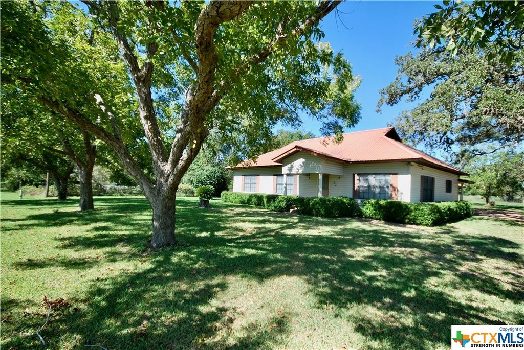 1020 Davis Ave, Yoakum, TX 77995 Trulia