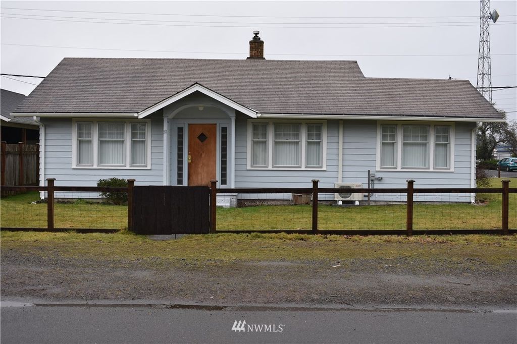 80 Blackberry Ave, Forks, WA 98331