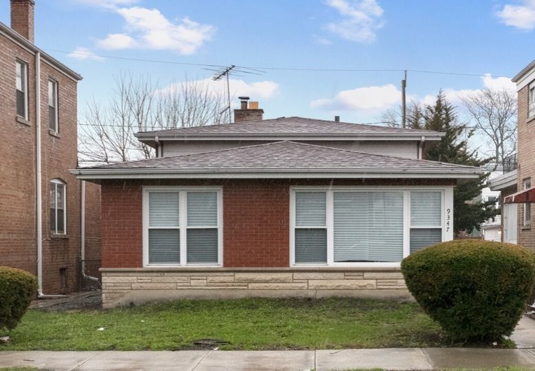 9347 S King Dr, Chicago, IL 60619