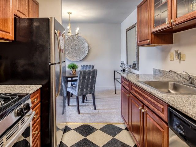 1300 S Finley Rd #HEI1S, Lombard, IL 60148